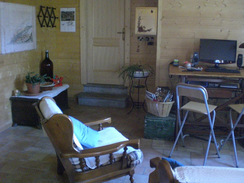 Pera Rionda Bed & Breakfast Caprie Exterior photo